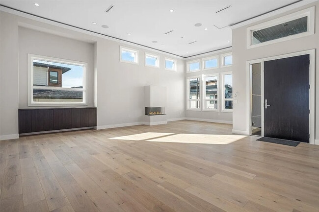 Building Photo - 647 Carnoustie Dr