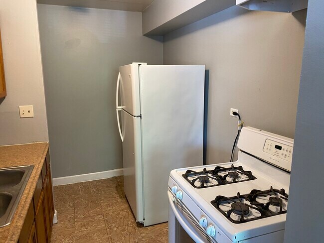 Building Photo - 7201 S Lowe Ave