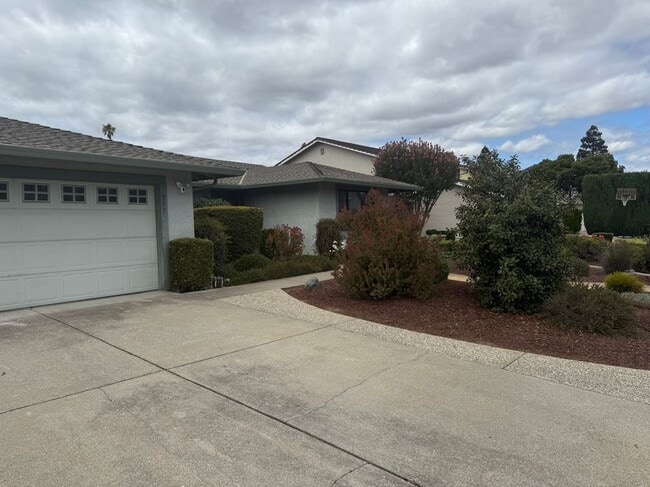 Building Photo - 515 La Baree Dr