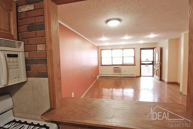 Building Photo - 2 br, 1.5 bath  - 1146 Hancock St