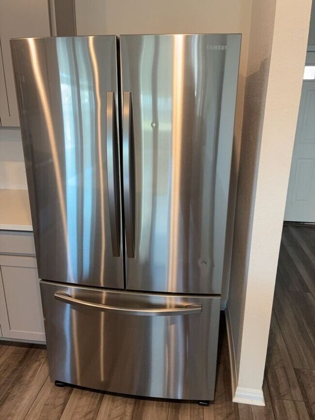 Foto del edificio - 4BR SFR • W/D In Unit • Covered Parking • Hutto, TX