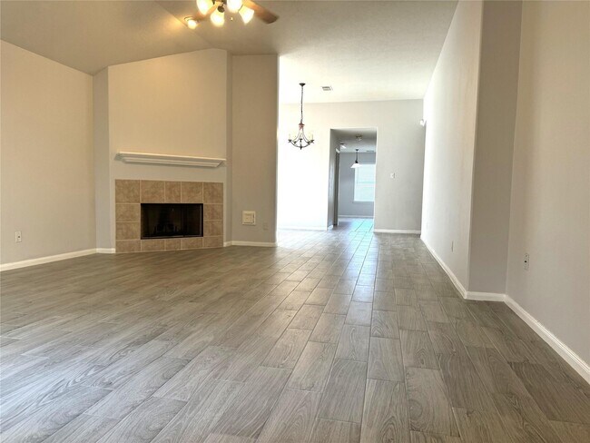 Building Photo - 9019 N Ferndale Pl Dr