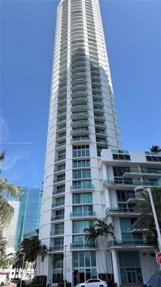 Foto del edificio - 350 S Miami Ave