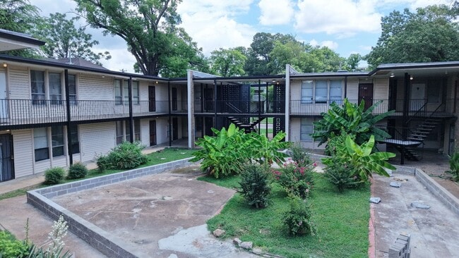 Photo - 151 North Belvedere Boulevard Apartment