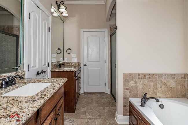 Foto del edificio - 200 Tymark Dr