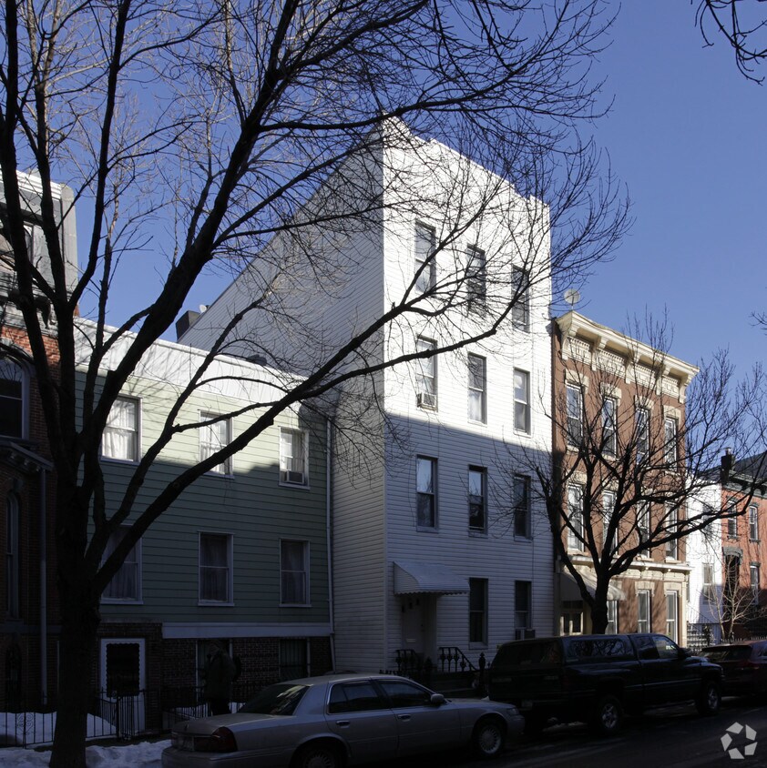 101a India St, Brooklyn, NY 11222 Rentals in Brooklyn at 101a India St