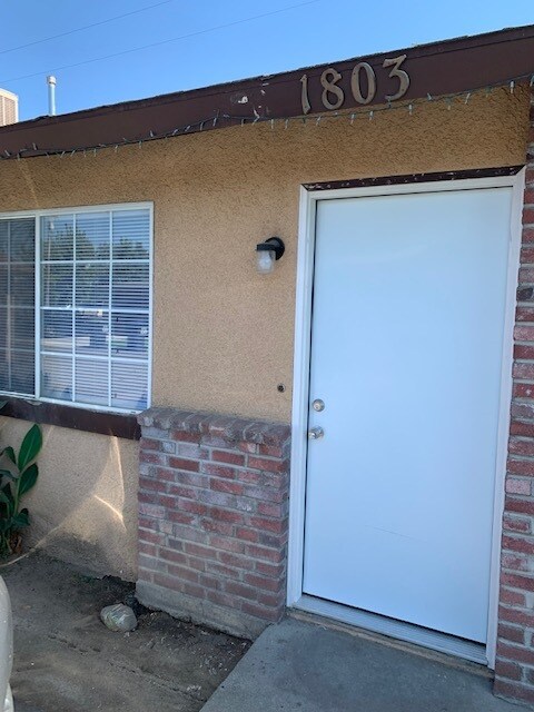 front door - 1803 S Bridge St