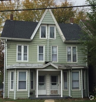 Building Photo - 213 E Orange St