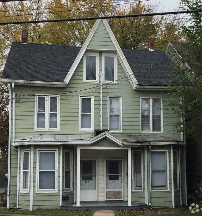Building Photo - 213 E Orange St