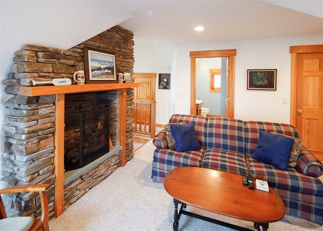 Building Photo - 7 Jeremy Dr