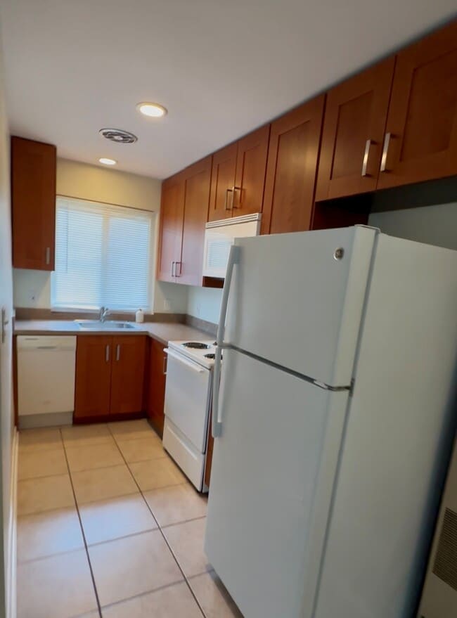 Building Photo - Royal Oak Crossings at Main