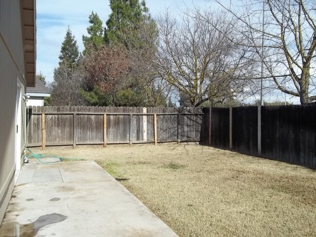 Building Photo - 3 BR home near Central High East campus, good access to HWY 99