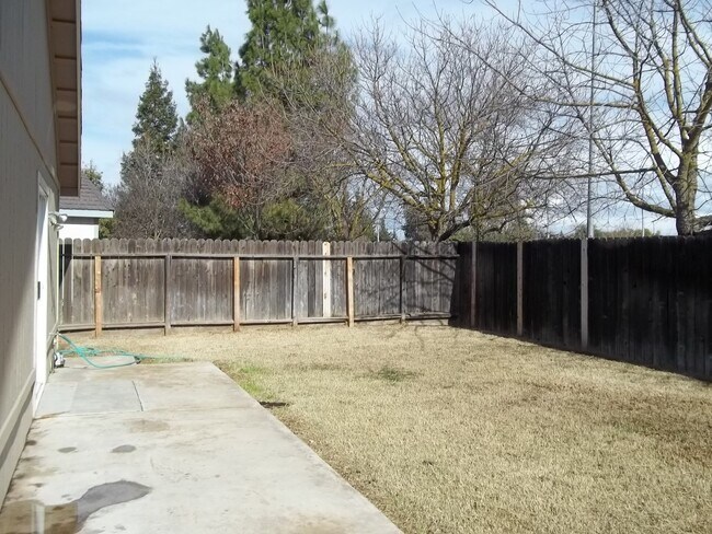 Foto del edificio - 3 BR home near Central High East campus, good access to HWY 99