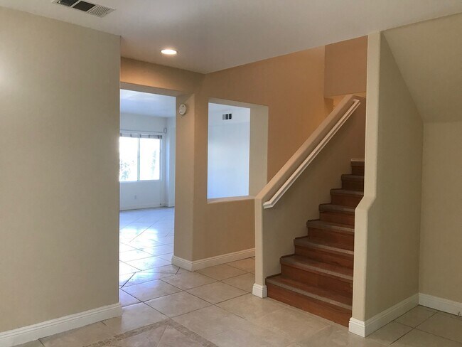 Foto del edificio - Nice House 5 beds 3.5 bath for lease in Ea...