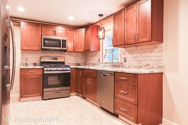 Building Photo - 4 br, 1.5 bath House - 32 Maryland St