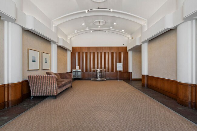 Foto del edificio - Light Filled 2 Bed, 2 Bath South Beach Por...
