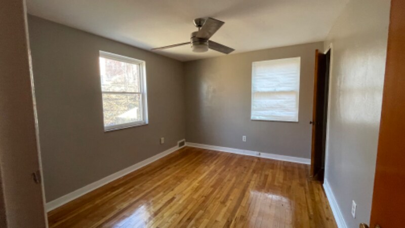 Primary Photo - 943 Woodbine St