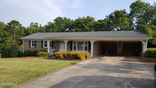 Building Photo - 5 br, 2.5 bath House - 246 Briarcliff Dr