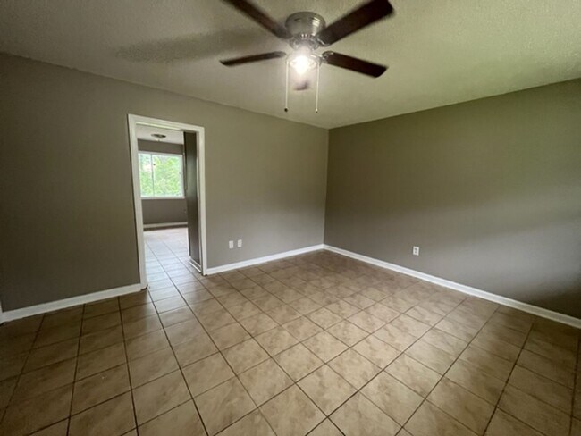 Foto del edificio - Renovated 4 Bedroom 1.5 Bath Home for Rent!