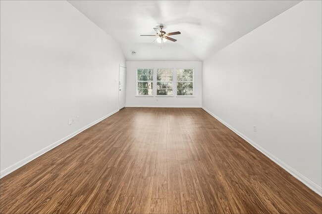 Building Photo - 22 Mira Loma Dr