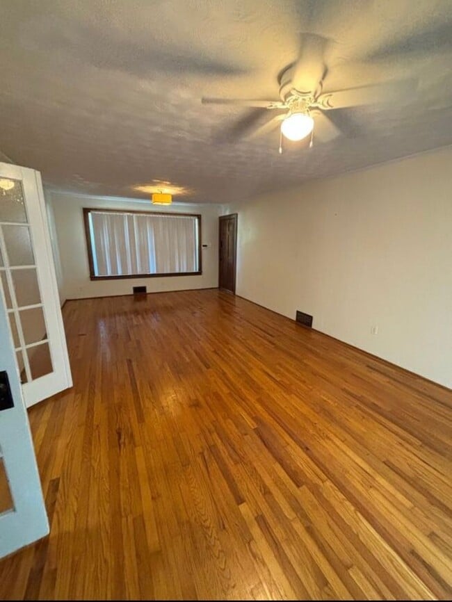 Foto del edificio - 521 N Howard Ave