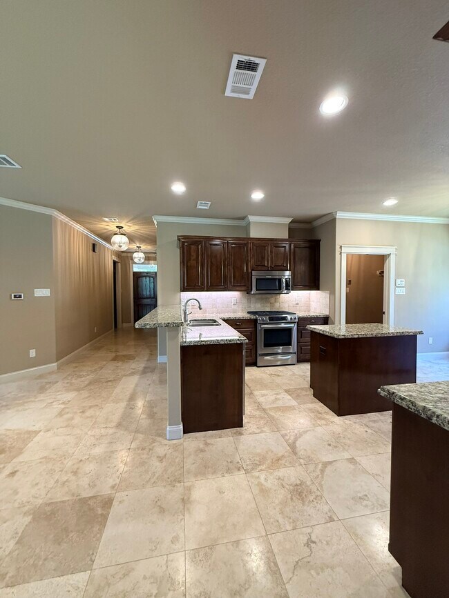 Foto del edificio - 4306 Rock Bend Dr