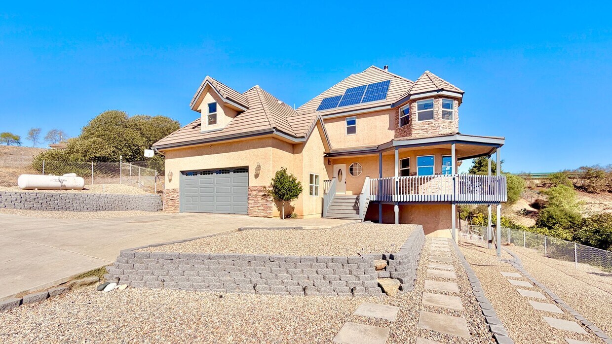 Primary Photo - Spacious Two-Story Country Home with Amazi...