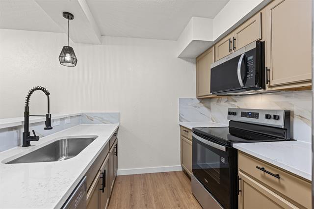 Foto del edificio - 7510 Holly Hill Dr
