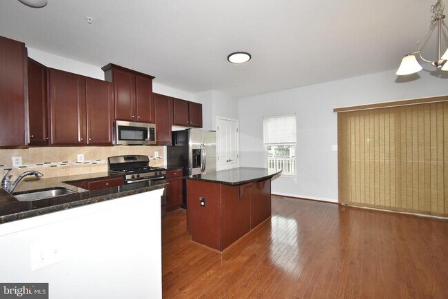 Foto del edificio - 7515 Hearthside Way