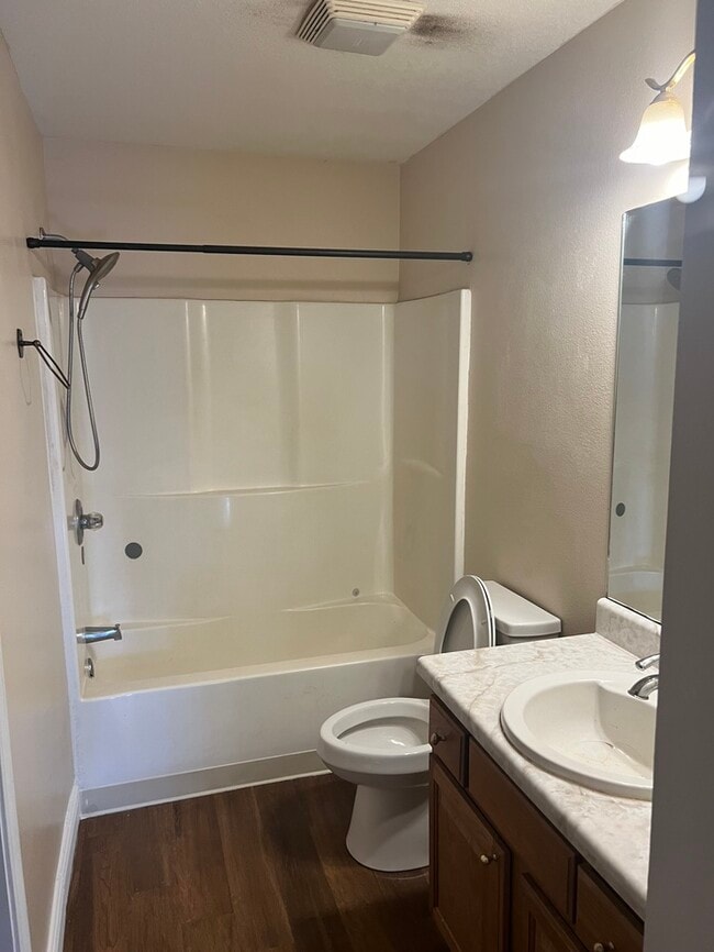 Building Photo - Beautiful 2/1 House in pass Christian, MS