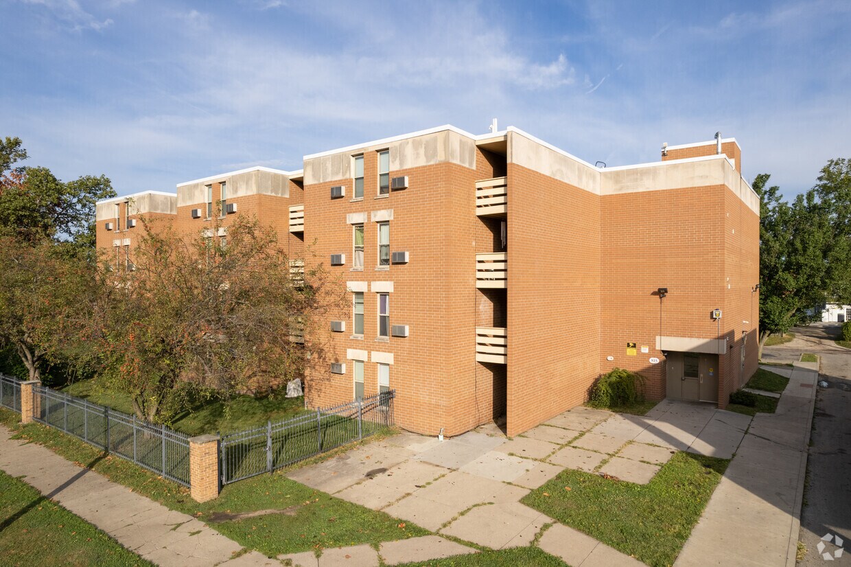 Primary Photo - 817 N Ontario St