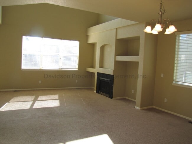 Building Photo - Spacious 3 Bedroom House in Southeast Colorado Springs
