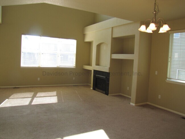 Foto del edificio - Spacious 3 Bedroom House in Southeast Colorado Springs