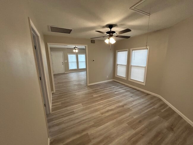 Dining Room - 1003 W 46th St