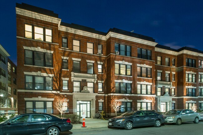 Foto del edificio - 74 Brainerd Rd