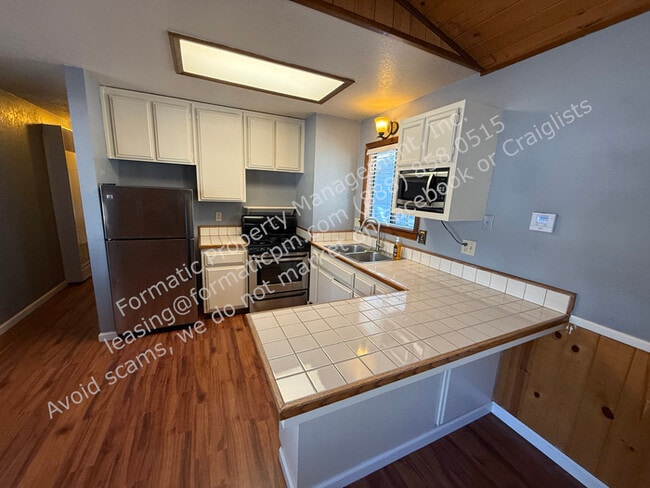 Building Photo - Cozy and Pet-Friendly Cabin in Sugarloaf
