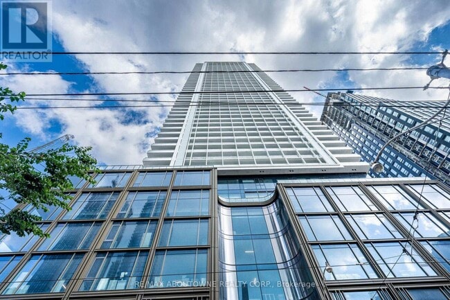 Building Photo - 88 Queen St E