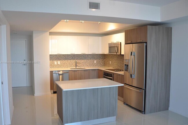 Foto del edificio - 5300 Paseo Blvd