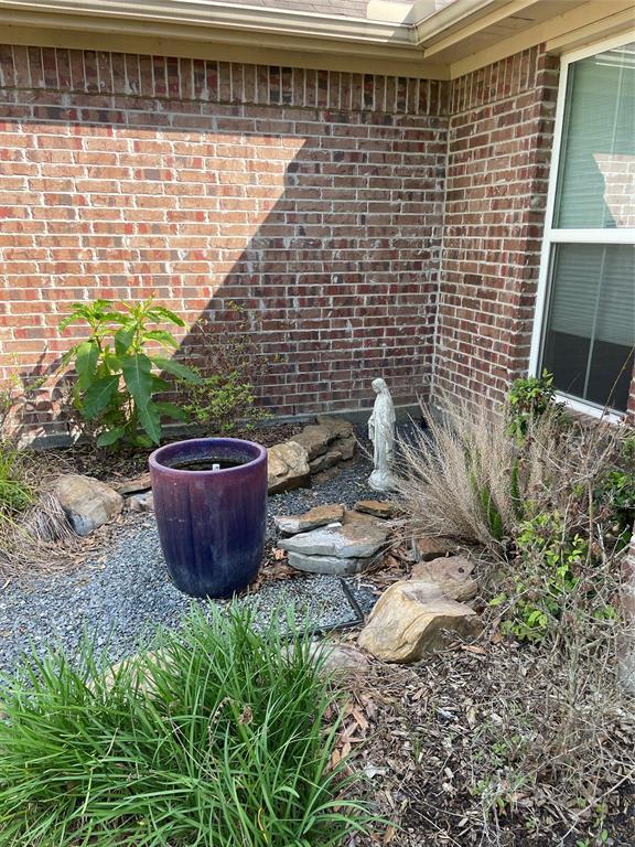 Building Photo - 9311 E Lakeside Dr