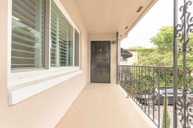 Foto del edificio - 644 N Knowles Ave