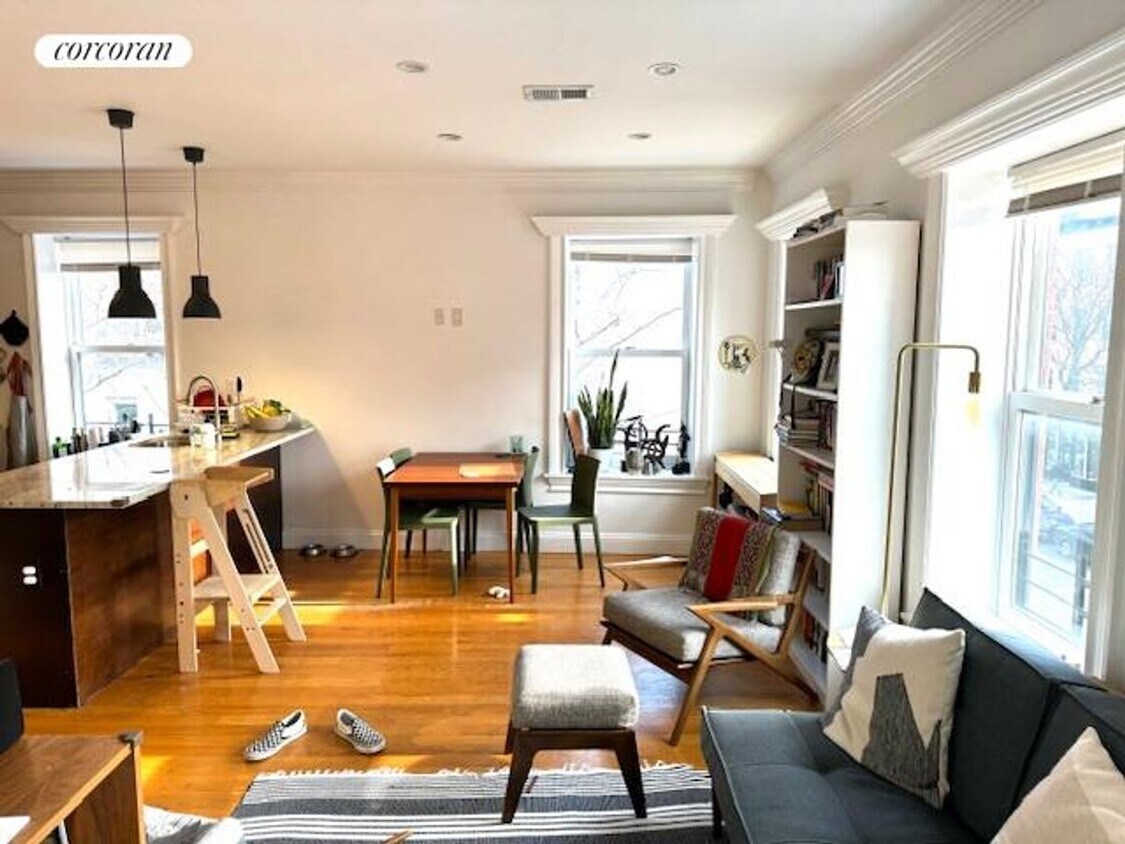 Primary Photo - 254 Baltic St