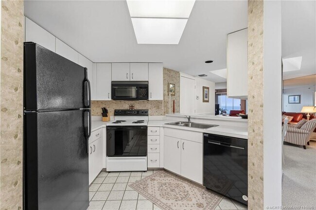 Building Photo - 3870 N Hwy A1A