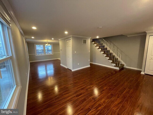 Building Photo - 7736 Greymont St