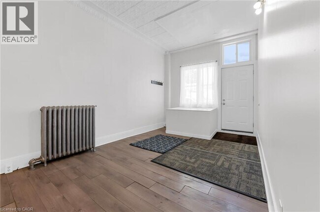 Photo du bâtiment - 1371 Main St E