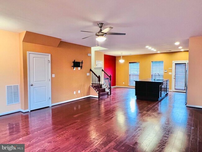 Foto del edificio - 941 Basswood Dr