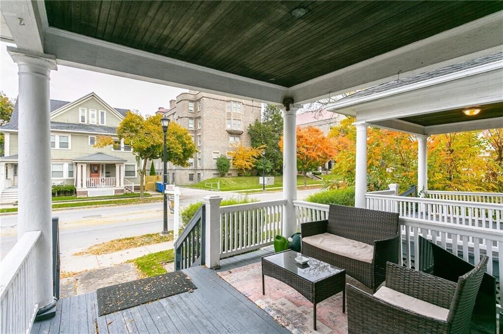 Foto del edificio - 397-399 University W Ave