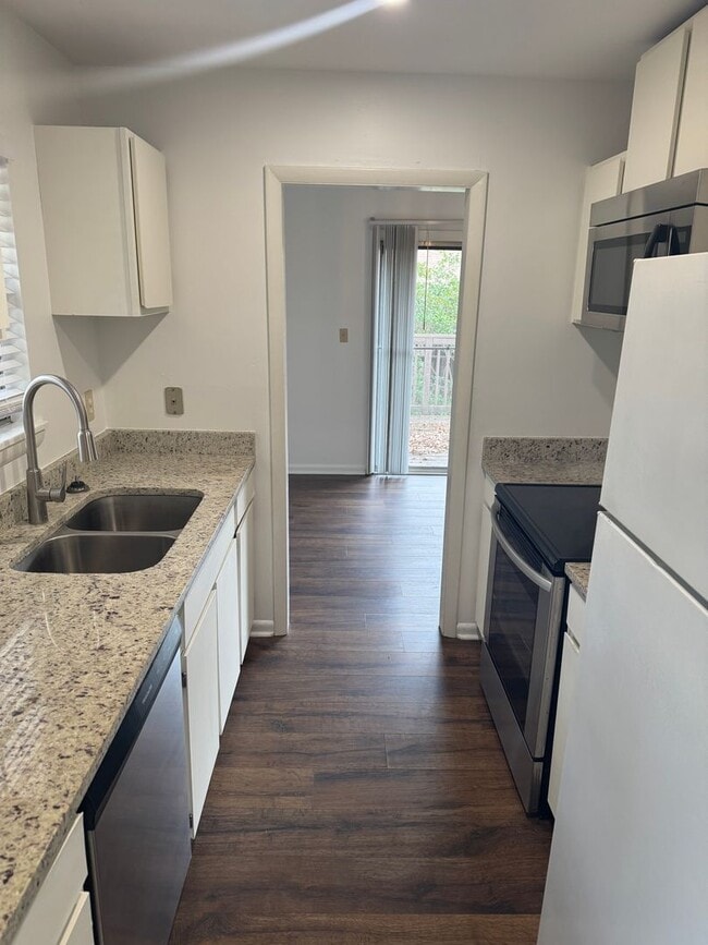 Photo - Charming and Spacious 2BR/2BA Townhome in Central Tallahassee