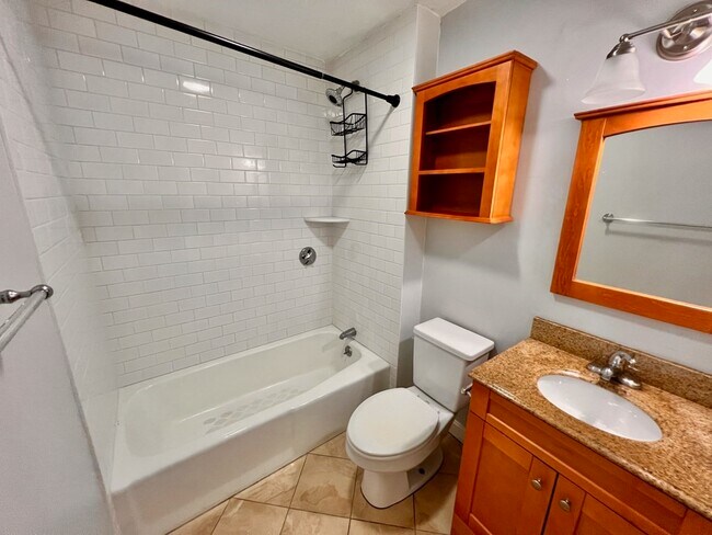 Building Photo - 53 Phillips St