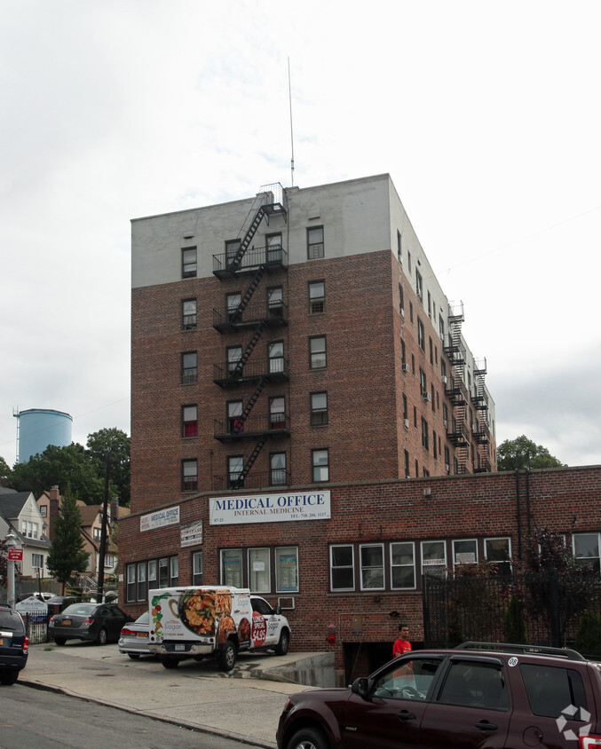 Foto del edificio - 170-10 Cedarcroft Rd