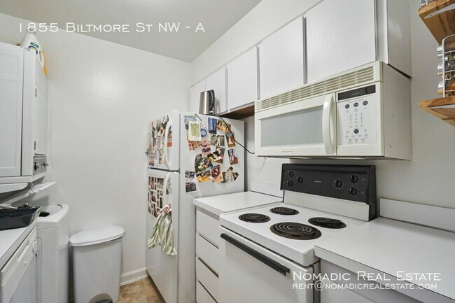 Building Photo - One-bedroom apartment with a classic feel ...